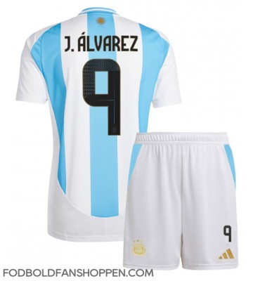 Argentina Julian Alvarez #9 Hjemmebanetrøje Børn Copa America 2024 Kortærmet (+ Korte bukser)